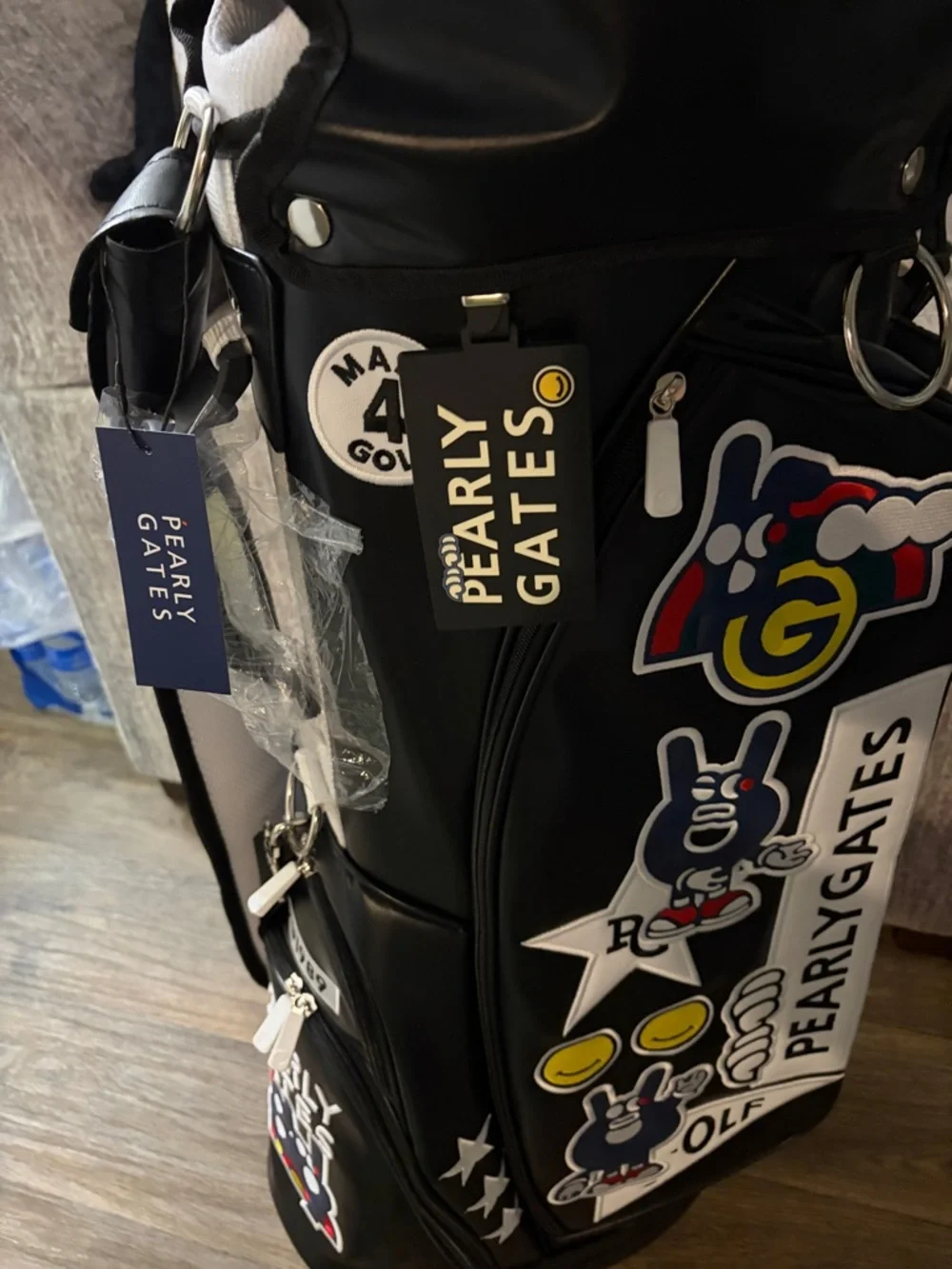 Men’s Black and White Golf Bag